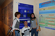 Sesión de pósteres. Noelia Alonso (d) recibiría el premio al mejor póster de Biología Molecular